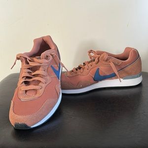 Nike Venture Runner men’s size 9